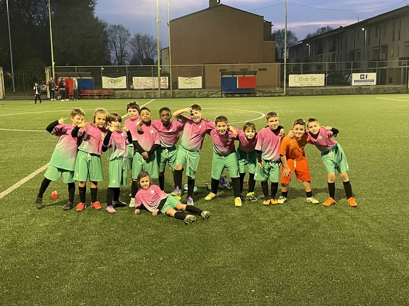La squadra dell’Academy riunita sul campo