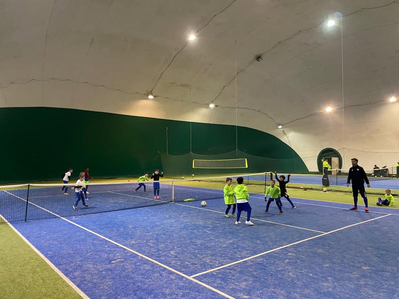 I bambini dell’Academy si allenano al coperto durante l’inverno